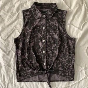 Sleeveless button up